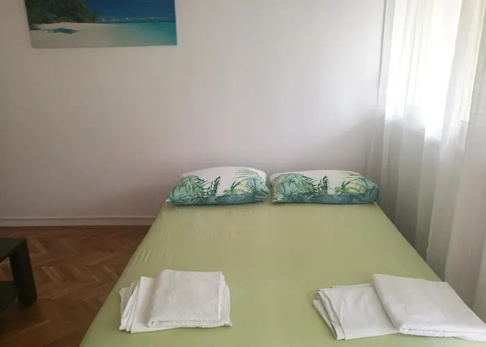 Pretty Big Double Bed Room With Balcony